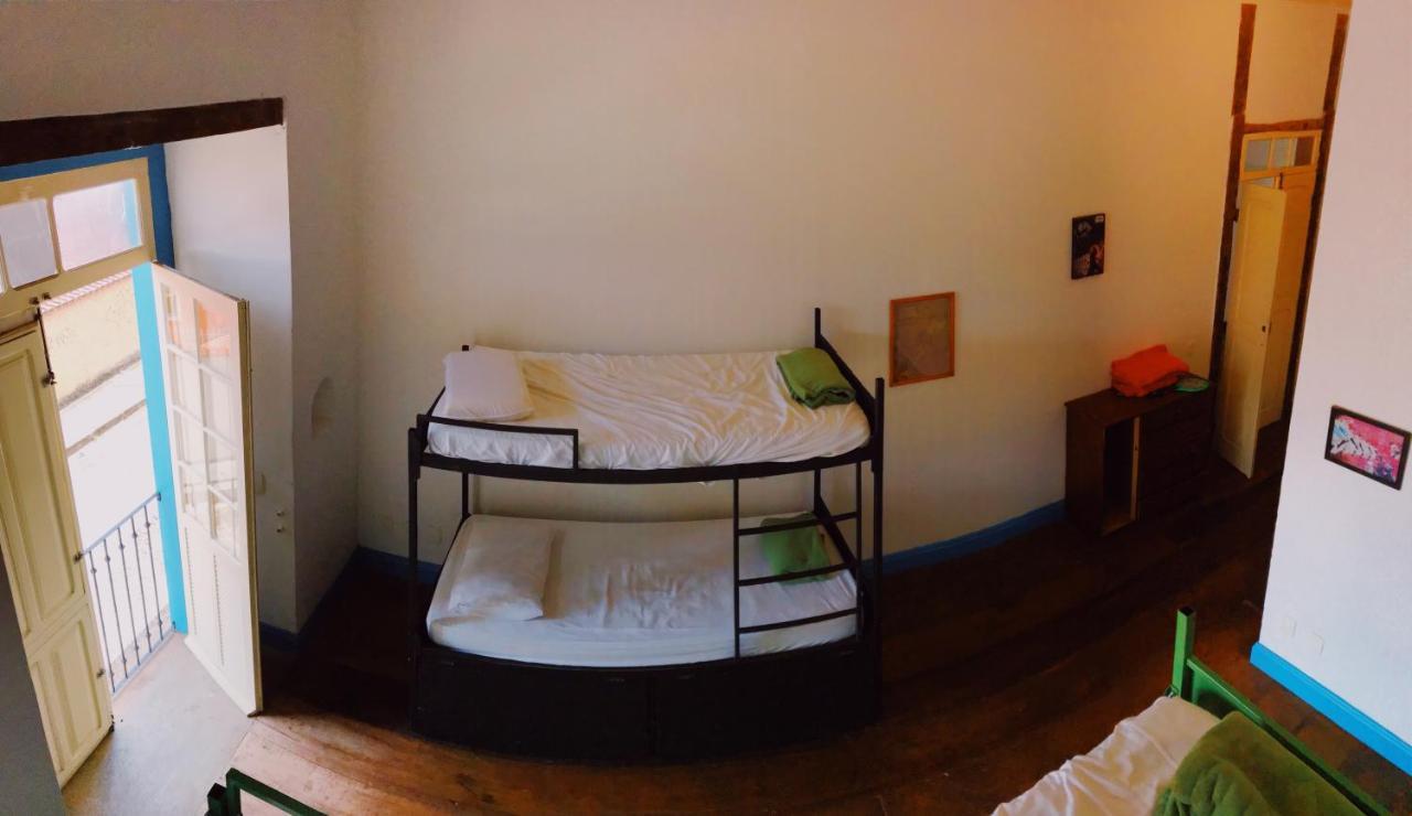 Del Mundo Albergue *
