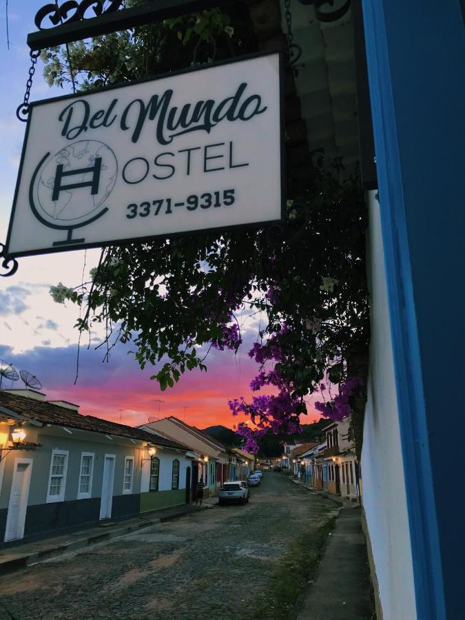 Del Mundo Albergue